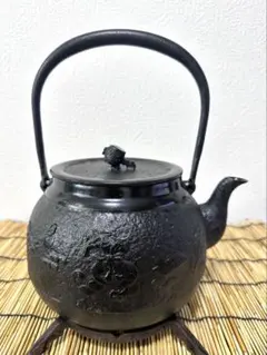 未使用品　山形鋳物　長文堂造 ２０型宝尽文様　鉄瓶　南部鉄瓶　南部鉄器　鉄瓶 未使用品 山形鋳物 長文堂造 20型宝尽文様 鉄瓶 南部鉄瓶 南部鉄器