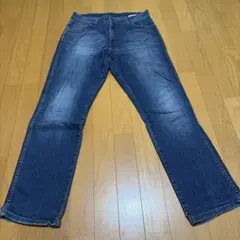 Wrangler ダークブルー ストレートジーンズ