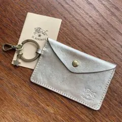 ILBISONTE イルビゾンテのキーリング付きカードケース　プラチナシルバー