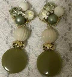 ハンドメイド　イヤリング　ピアス　ビジュー　抹茶　グリーン　緑　スワロフスキー