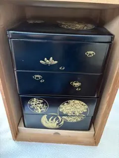 蔵出し !!【 金彩 五段 重箱 】弁当箱 段重 木製 木箱 家紋 漆器 蓋 蔵出し !!【 金彩 五段 重箱 】弁当箱 段重 木製 木箱 家紋 漆器 蓋