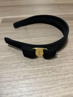 フェラガモ　カチューシャ　ブラック