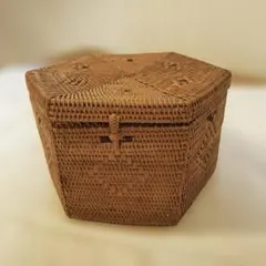 バリ島/アタ 蓋付きバスケット　小物入れ　アタ製雑貨