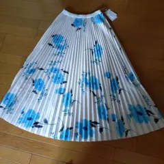 【新品】フラワープリント ロングプリーツスカート　ノースモール思いのサムネイル