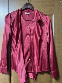 赤 サテン 長袖シャツ Mサイズ