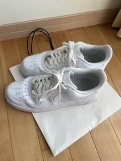 NIKE AIR FORCE 1 ホワイト スニーカー