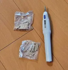電動消しゴム ホワイト 替え消しゴム付きのサムネイル