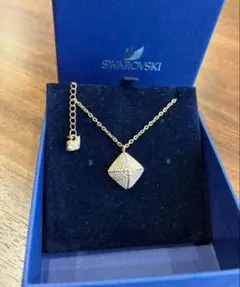 ★SWAROVSKI　スワロフスキー　ネックレス　ピラミッド　パヴェ　スタッズ