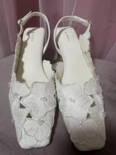 RANDA フラワーカットストラップパンプス （WHITE） Lサイズ