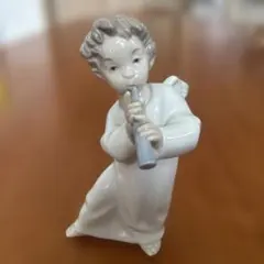 リヤドロ　フルートを持つ天使の置物