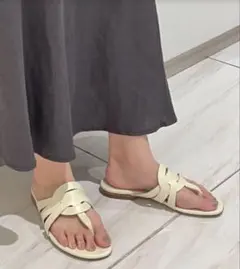 新品★PELLICO ★フラットトングサンダル 39のサムネイル