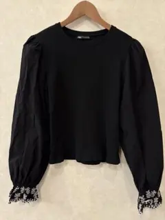 ZARA 黒パフスリーブ長袖トップス