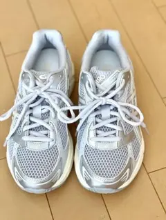 ASICS グレー ランニングシューズ 10/04まで特価値下げ