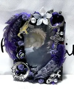 トレカデコ紫黒ホイップデコ硬質ケースデコ羽根薔薇チャームy2k推し活