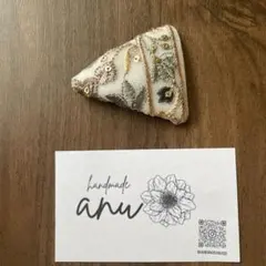 インド刺繍リボン三角パッチンピン(217)ブルーグレー