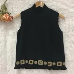 ★スミタイプ★刺繍入 ハイネック ノースリーブ ニット コットン 黒