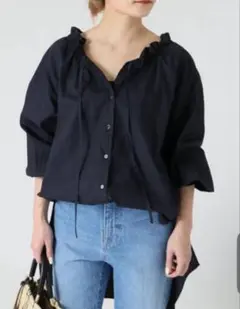 タイプライターフリルカラーシャツ　ネイビー　スローブイエナ