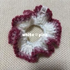 ハンドメイド　シュシュ　ホワイト　ピンク　毛糸　編み物