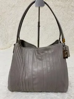 COACH マディソン ピンタック レザー スモール フィービーショルダーバッグ