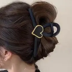 GWセール！ブラック 黒 ゴールドハートモチーフ ヘアクリップ バンスクリップ
