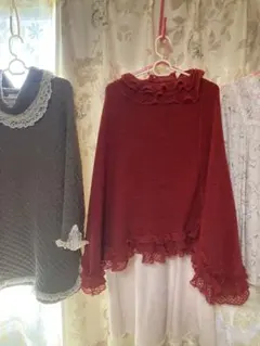 ポテチーノ風フリル付き赤ニット