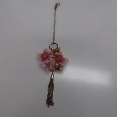 桜モチーフ ビーズチャーム タッセル付き