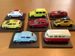 ミニカー 8台セット カラフルなデザイン 台座クリアケース台座付き