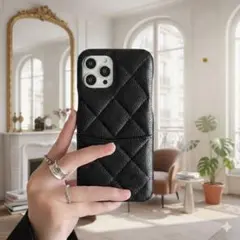 黒色極上の手触りキルティングiPhone13ケースキャビアスキンカード収納付即納