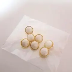 パール風　ホワイト　ゴールド装飾　丸型ボタン　7個セット