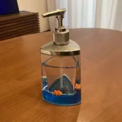 魚が泳ぐハンドソープボトル