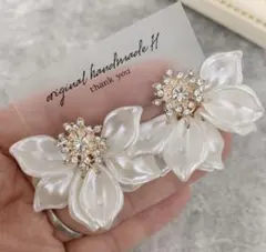 再販♡ビジュー×じゃらじゃらパールタイト花びら2wayピアス イヤリング