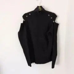 肩出しデザイン 黒 タートルネック セーター