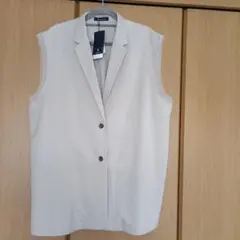 ベージュ ノースリーブベスト 2ボタン