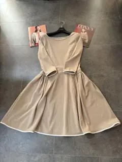 フォクシー　デイジーリン　ベージュ 長袖 フレアワンピース　40