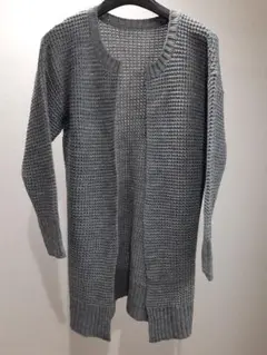 グレーのロングカーディガン
