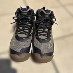 KEEN メンズ　防水　ハイキングシューズのサムネイル