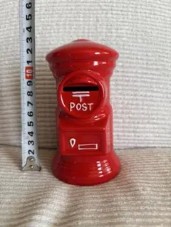 赤い郵便ポスト型貯金箱