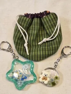 定価2500円→1200円！ギフトにも◎キーホルダーと巾着の3点セット