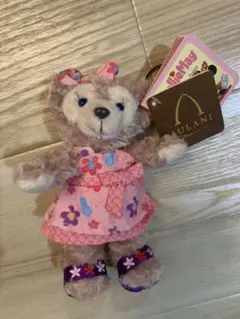 新品未使用品　AULANI限定　ダッフィー シェリーメイ ぬいぐるみバッジ