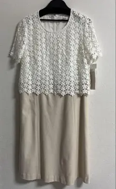 新品　ギャラリービスコンティ 花モチーフ ワンピース　レディース ベージュのサムネイル