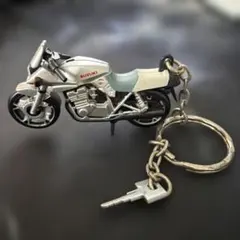SUZUKI カタナ　バイク キーホルダー シルバー