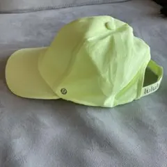 lululemon 蛍光イエロー キャップ