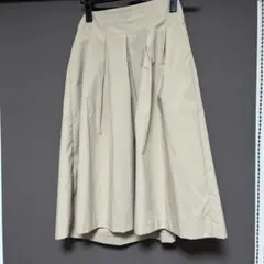 【新品未使用】ベージュ フレアスカート ひざ丈　ユニクロ