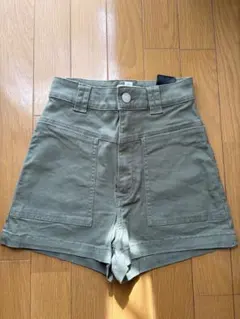 【中古品】　H&M カーキ ハイウェストショートパンツ