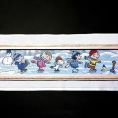 クロスステッチ完成品 ホビーラホビーレ　〈スヌーピーとアイススケート〉