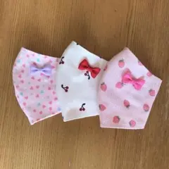 ハンドメイドマスク幼児〜低学年　リボン付き３枚セット　いちご　さくらんぼ　ハート