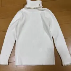 ホワイトリブ編みハイネックセーター