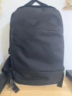 Incase シンプルリュック 黒のサムネイル