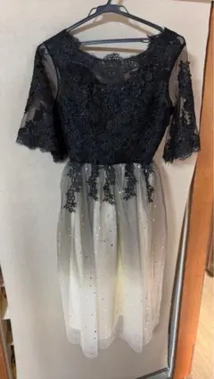 レースアップブラックホワイトドレス