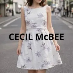 CECIL McBEE セシルマクビー　花柄 ワンピース フレア　M ホワイト系のサムネイル